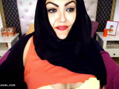 Nayramuslim girl boobs flashing